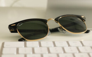 black ray-ban sunglasses