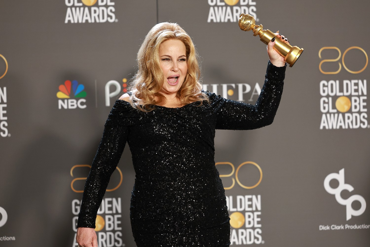 Watch Jennifer Coolidge's Viral 2023 Golden Globes Acceptance Speech Here